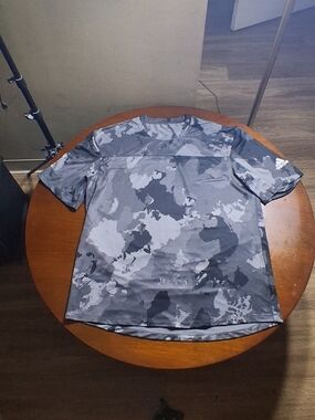 adidas Men’s Grey Camo Short-Sleeve Performance Tee